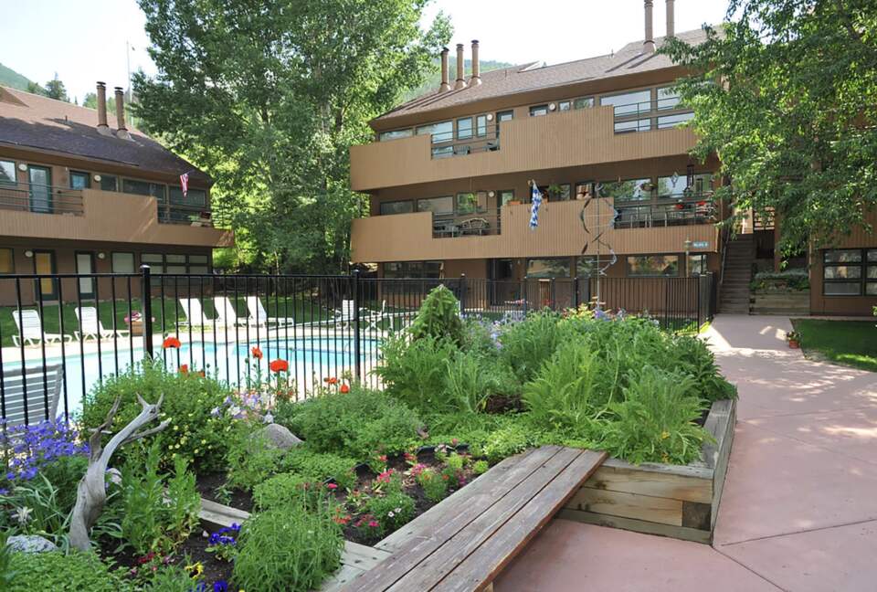Pitkin Creek Condominium Summer Gardens
