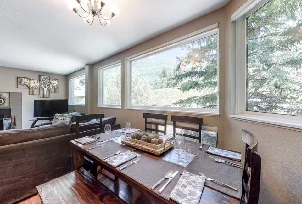 East Vail Luxe Open Dining