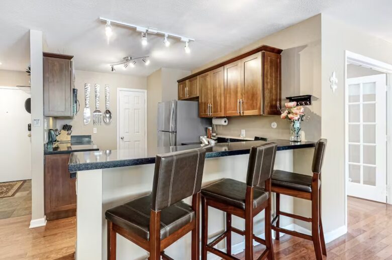 East Vail Luxe Kitchen Bar, over looking full kitchen