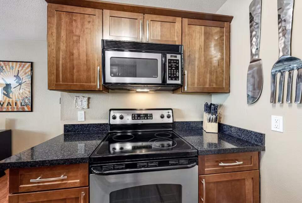 East Vail Luxe Condo offers full Kitchen