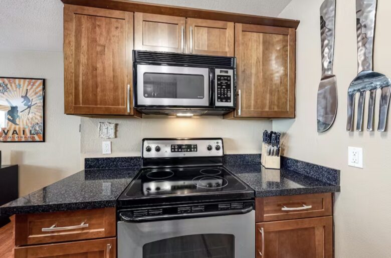 East Vail Luxe Condo offers full Kitchen