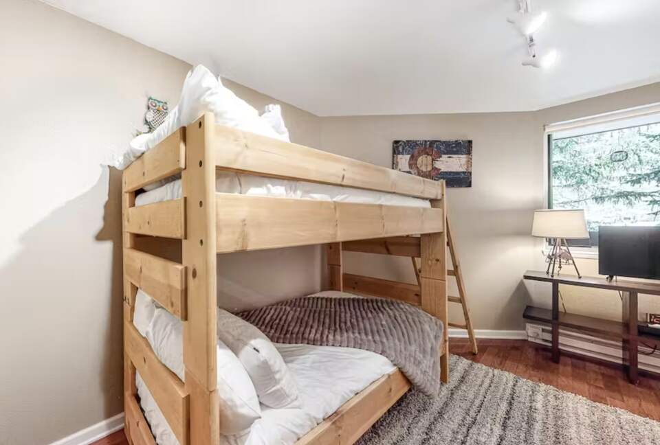 East Vail Luxe Bunk room with 32 inch size TV