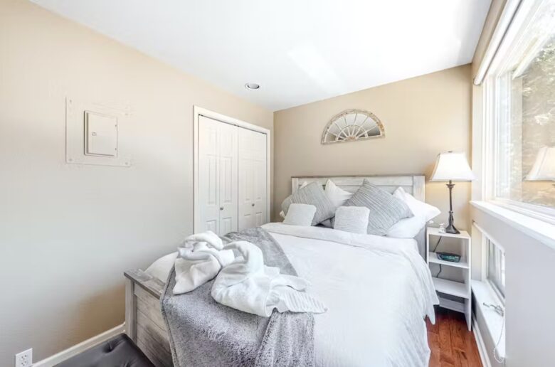 Main Bedroom Queen-size Tempur-Pedic Mattress