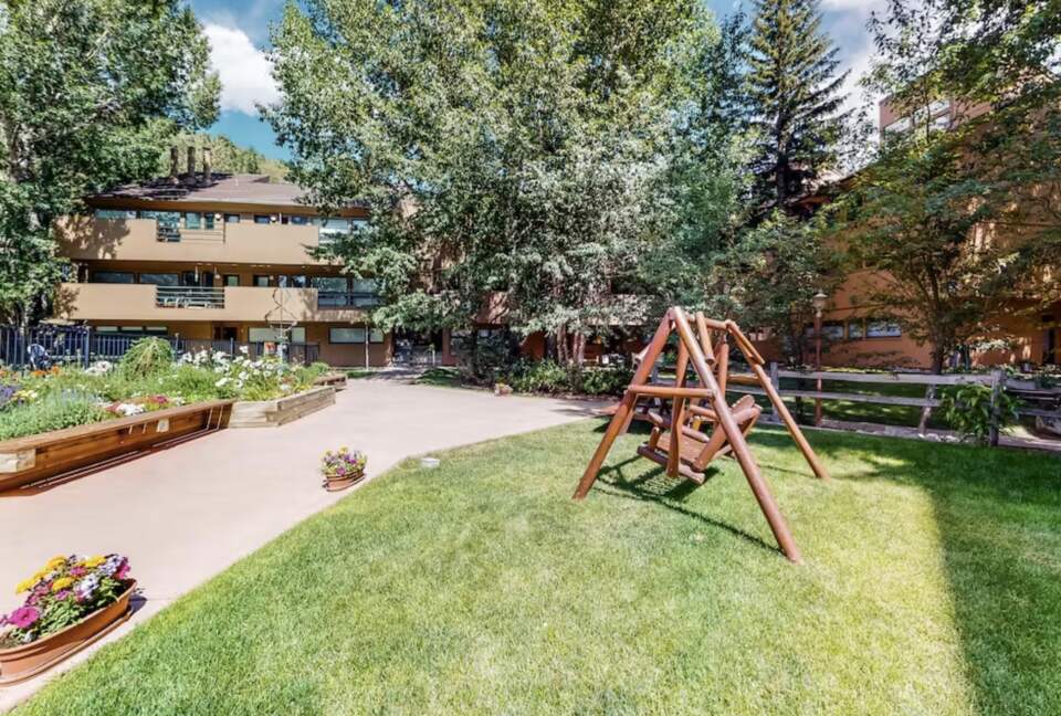 Pitkin Creek Condominium Summer Gardens