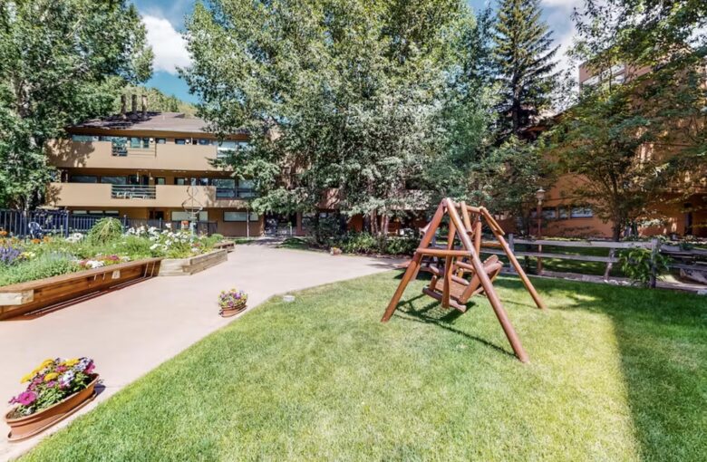 Pitkin Creek Condominium Summer Gardens