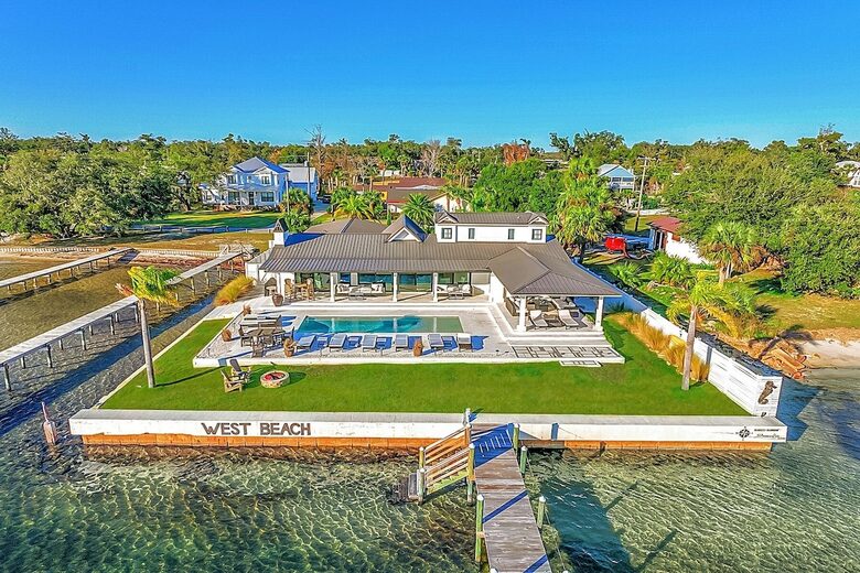 Bayfront Modern Getaway with a Pool - Panama City, Florida