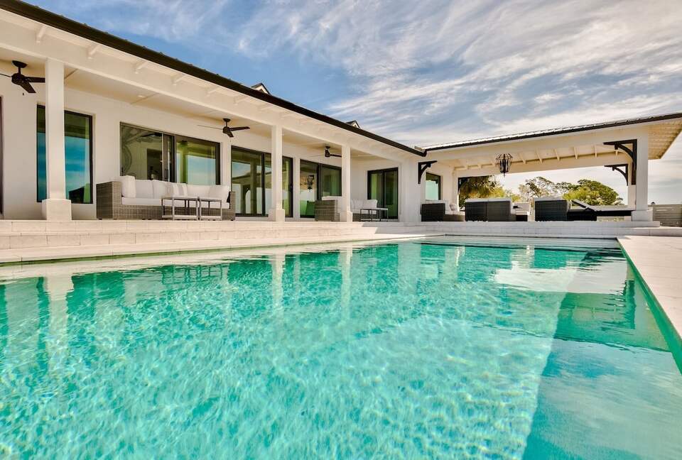 Bayfront Modern Getaway with a Pool - Panama City, Florida