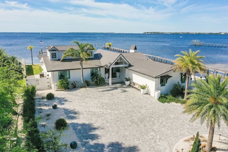 Bayfront Modern Getaway with a Pool - Panama City, Florida