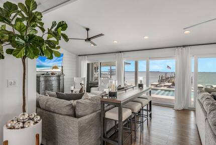 Bayfront Modern Getaway with a Pool - Panama City, Florida