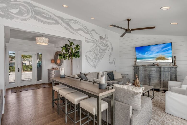 Bayfront Modern Getaway with a Pool - Panama City, Florida