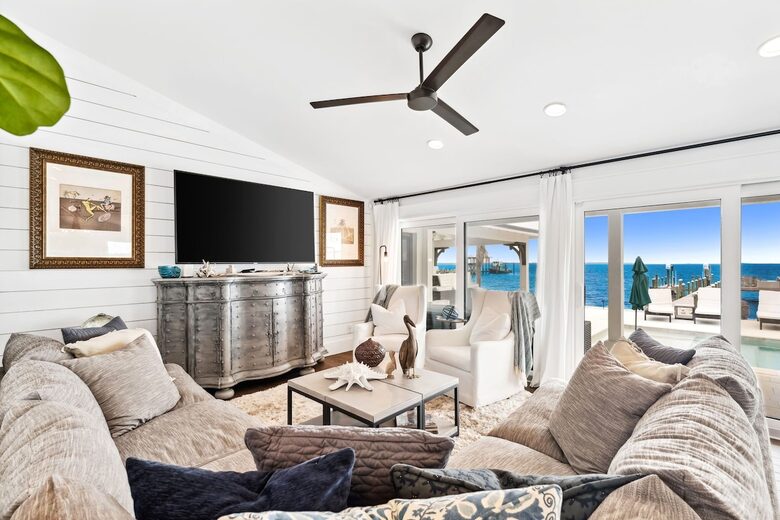 Bayfront Modern Getaway with a Pool - Panama City, Florida