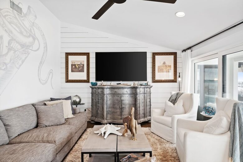 Bayfront Modern Getaway with a Pool - Panama City, Florida