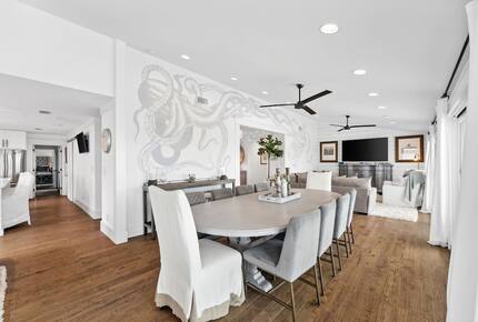 Bayfront Modern Getaway with a Pool - Panama City, Florida