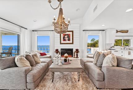 Bayfront Modern Getaway with a Pool - Panama City, Florida