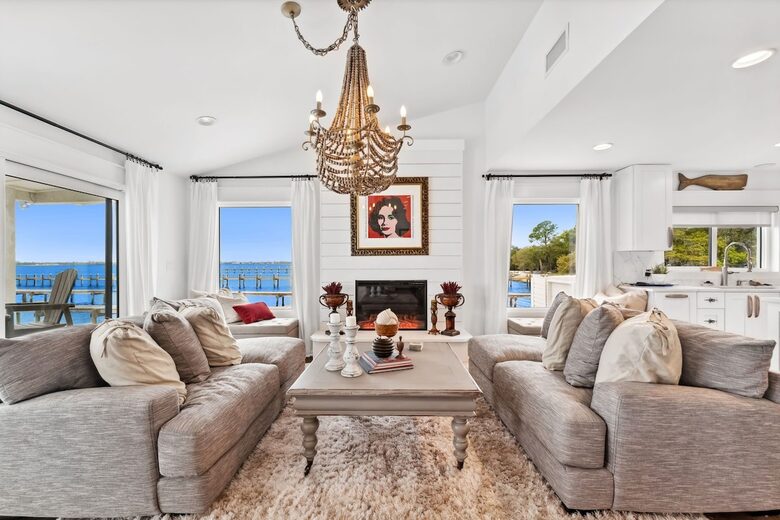 Bayfront Modern Getaway with a Pool - Panama City, Florida