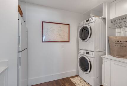 Bayfront Modern Getaway with a Pool - Panama City, Florida