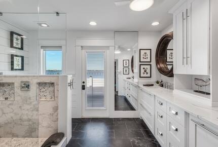 Bayfront Modern Getaway with a Pool - Panama City, Florida