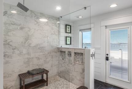 Bayfront Modern Getaway with a Pool - Panama City, Florida