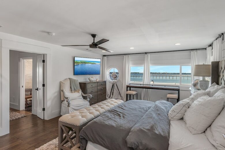 Bayfront Modern Getaway with a Pool - Panama City, Florida