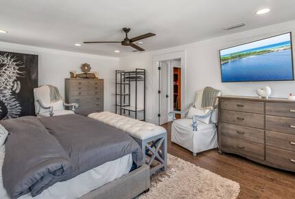 Bayfront Modern Getaway with a Pool - Panama City, Florida