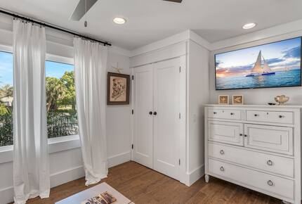 Bayfront Modern Getaway with a Pool - Panama City, Florida