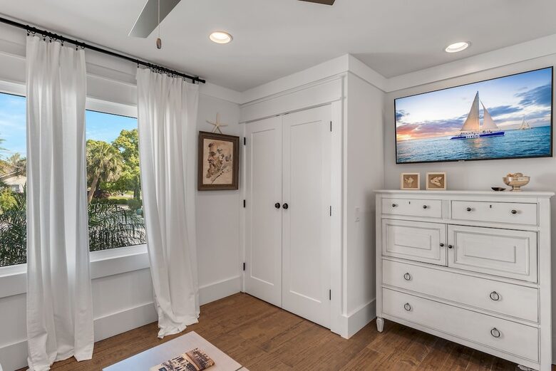 Bayfront Modern Getaway with a Pool - Panama City, Florida