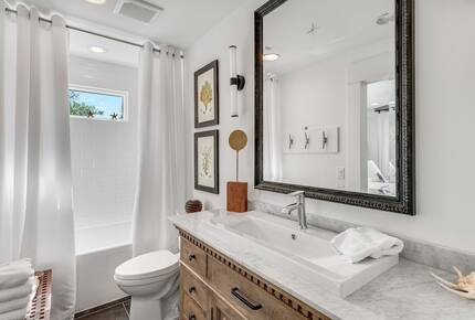 Bayfront Modern Getaway with a Pool - Panama City, Florida