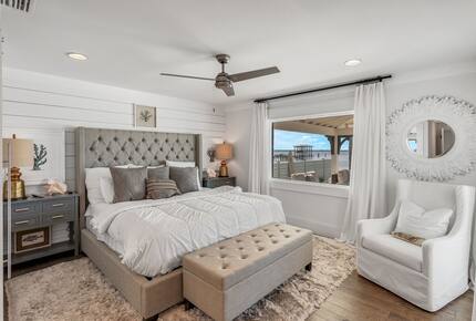 Bayfront Modern Getaway with a Pool - Panama City, Florida