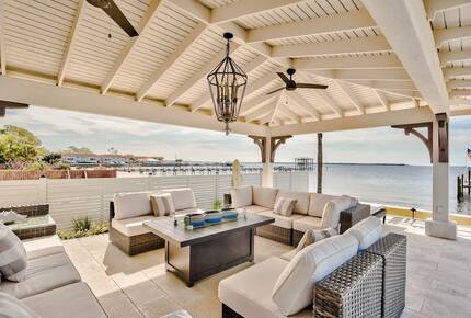 Bayfront Modern Getaway with a Pool - Panama City, Florida