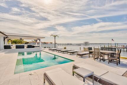 Bayfront Modern Getaway with a Pool - Panama City, Florida