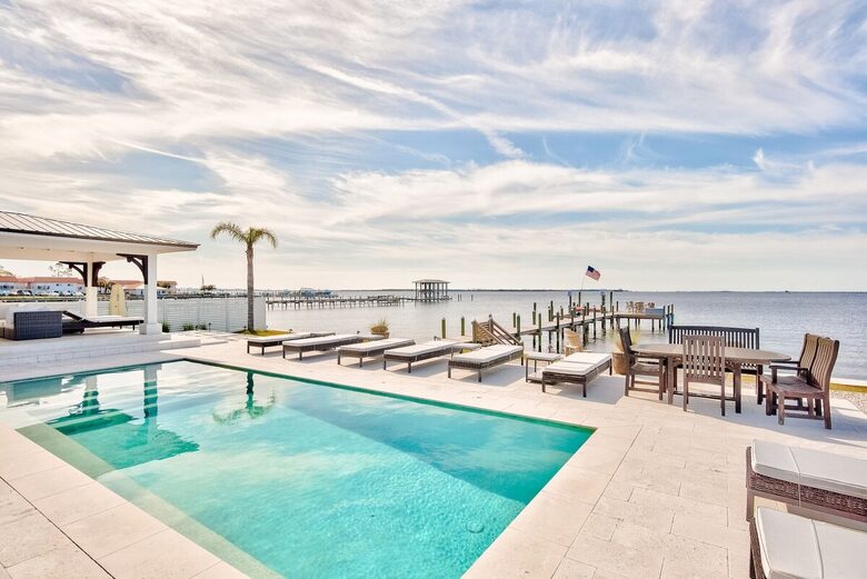 Bayfront Modern Getaway with a Pool - Panama City, Florida