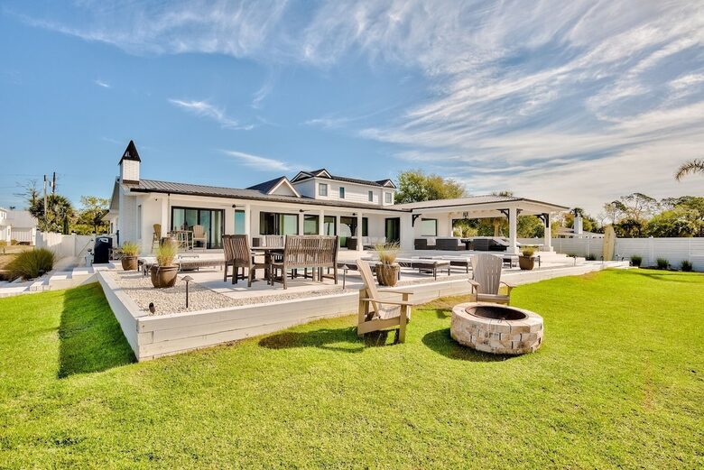 Bayfront Modern Getaway with a Pool - Panama City, Florida