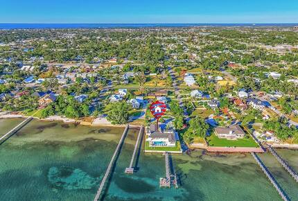 Bayfront Modern Getaway with a Pool - Panama City, Florida
