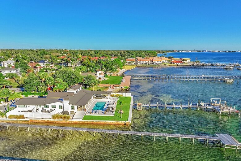 Bayfront Modern Getaway with a Pool - Panama City, Florida