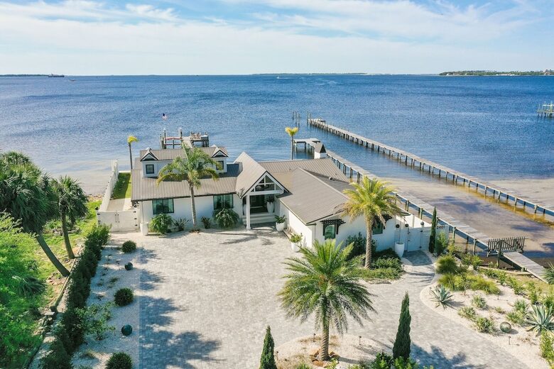 Bayfront Modern Getaway with a Pool - Panama City, Florida