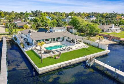 Bayfront Modern Getaway with a Pool - Panama City, Florida