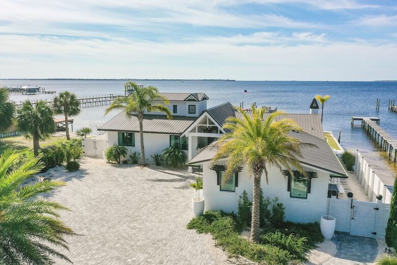 Bayfront Modern Getaway with a Pool - Panama City, Florida