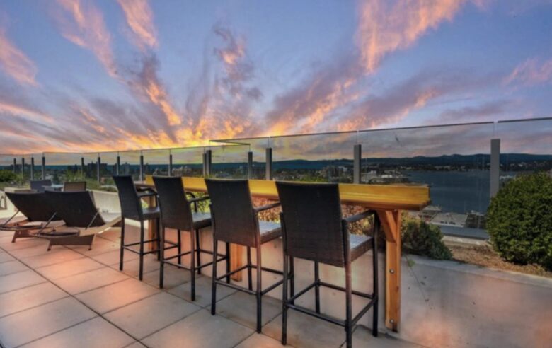 The Sovereign Luxury Condo with Stunning Vistas - availability very flexible - Victoria, Canada