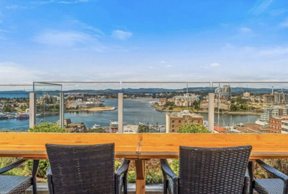 The Sovereign Luxury Condo with Stunning Vistas - availability very flexible - Victoria, Canada