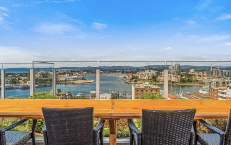 The Sovereign Luxury Condo with Stunning Vistas - availability very flexible - Victoria, Canada