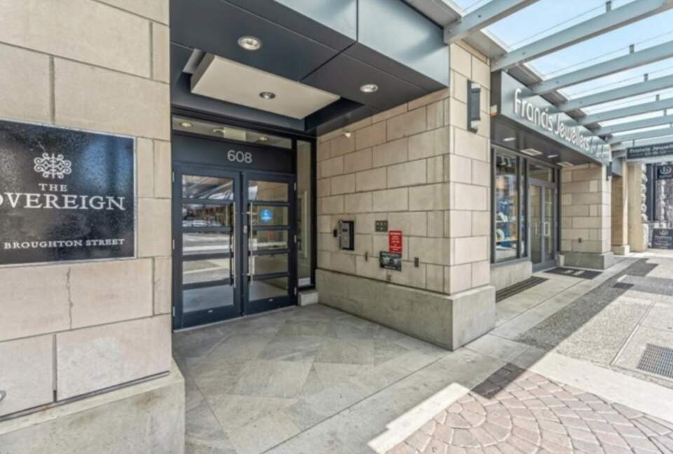 The Sovereign Luxury Condo with Stunning Vistas - availability very flexible - Victoria, Canada