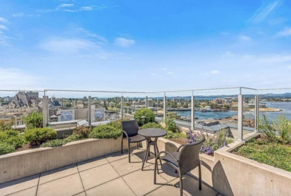 The Sovereign Luxury Condo with Stunning Vistas - availability very flexible - Victoria, Canada