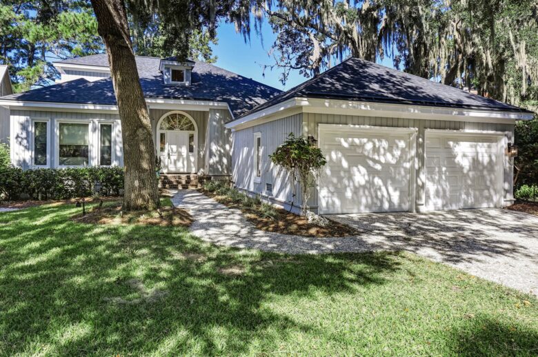 Bell Cottage on Lagoon - Savannah, Georgia