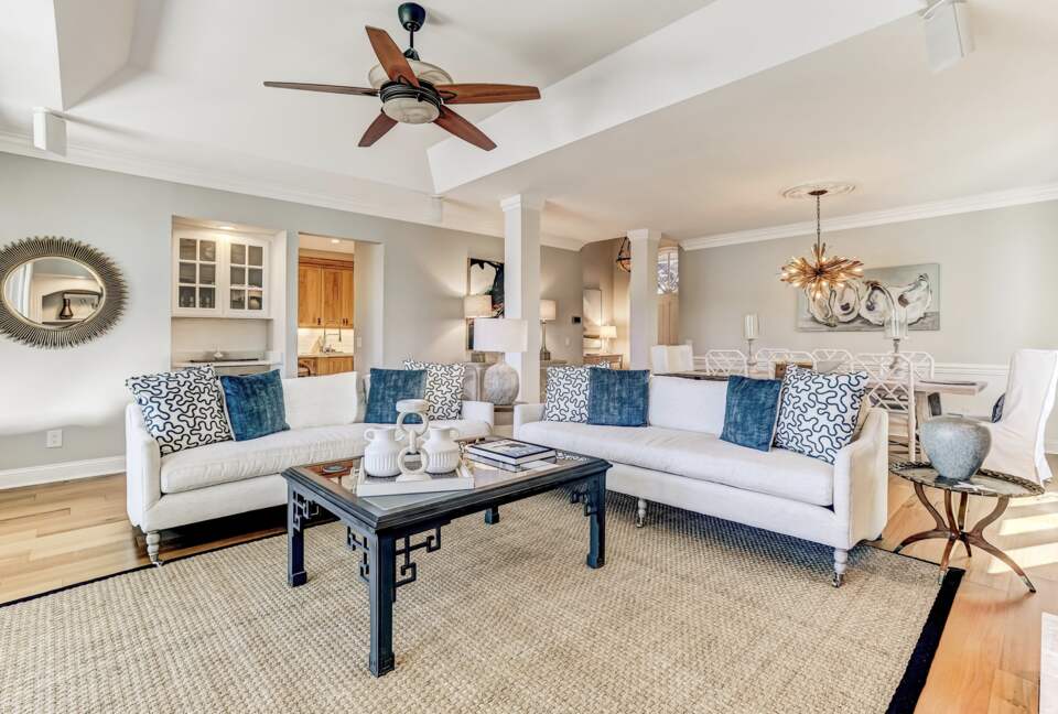 Bell Cottage on Lagoon - Savannah, Georgia