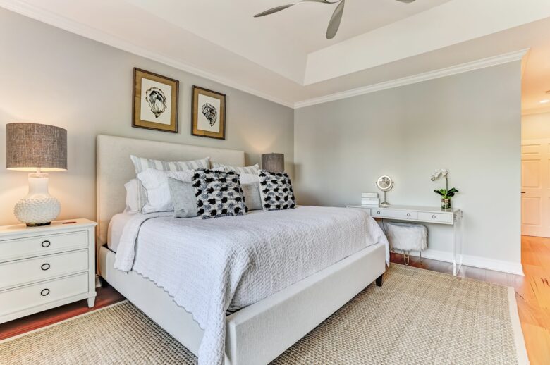 Bell Cottage on Lagoon - Savannah, Georgia