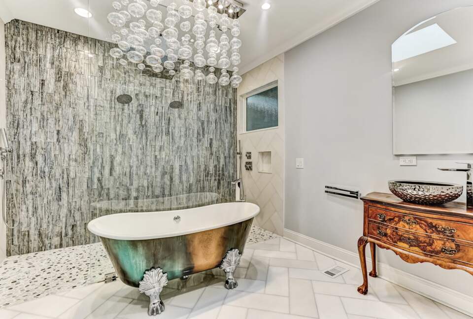 Bell Cottage on Lagoon - Savannah, Georgia