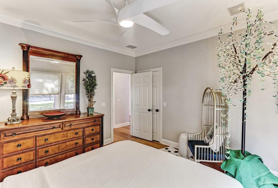 Bell Cottage on Lagoon - Savannah, Georgia