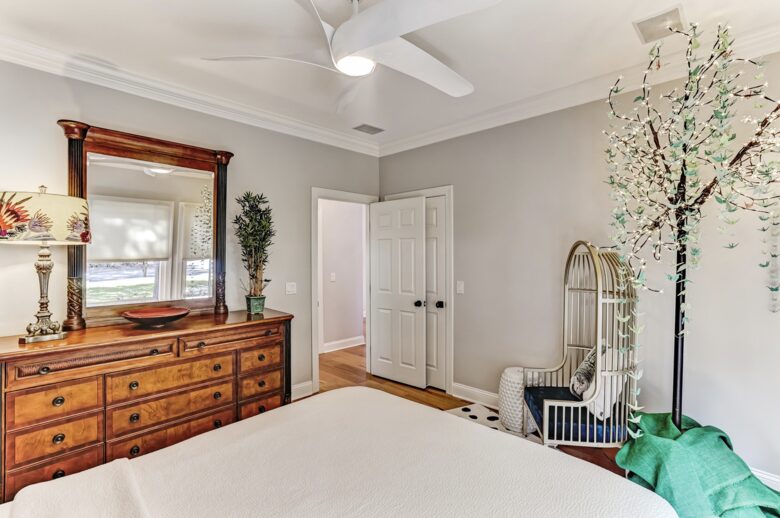 Bell Cottage on Lagoon - Savannah, Georgia