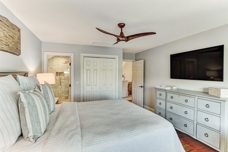 Bell Cottage on Lagoon - Savannah, Georgia