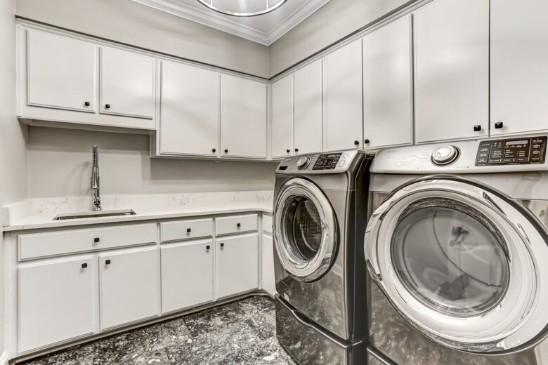 Bell Cottage on Lagoon - Savannah, Georgia